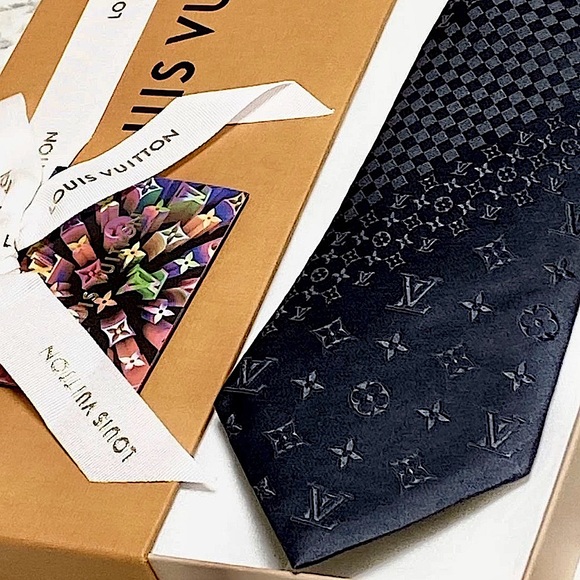 🎁LV HOLIDAY 25’🎁🔥LEGENDARY ICON LOUIS VUITTON MONOGRAM MIX TIE💯SUPER RARE🎁 - Picture 1 of 17